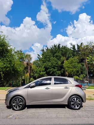 HYUNDAI HB20 1.6 PREMIUM 16V FLEX 4P AUTOMÁTICO HYUNDAI HB20 1.6 PREMIUM 16V FLEX 4P AUTOMÁTICO